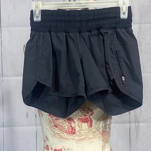 464.lululemon track that workout shorts, size 4